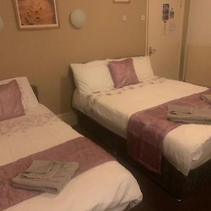 Zimmer mit zwei Einzelbetten